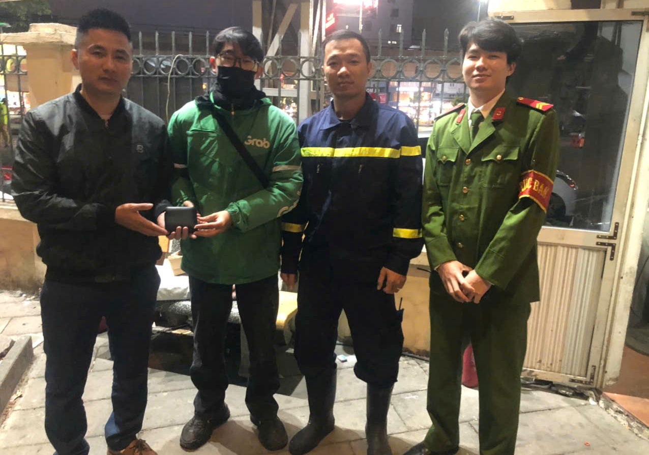 Phòng Cảnh sát PCCC và CNCH: Phối hợp trả ví của người dân bị rơi